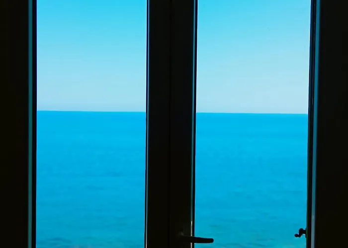 Seafront Holidays & Workstays - Mare & Sole Apartments